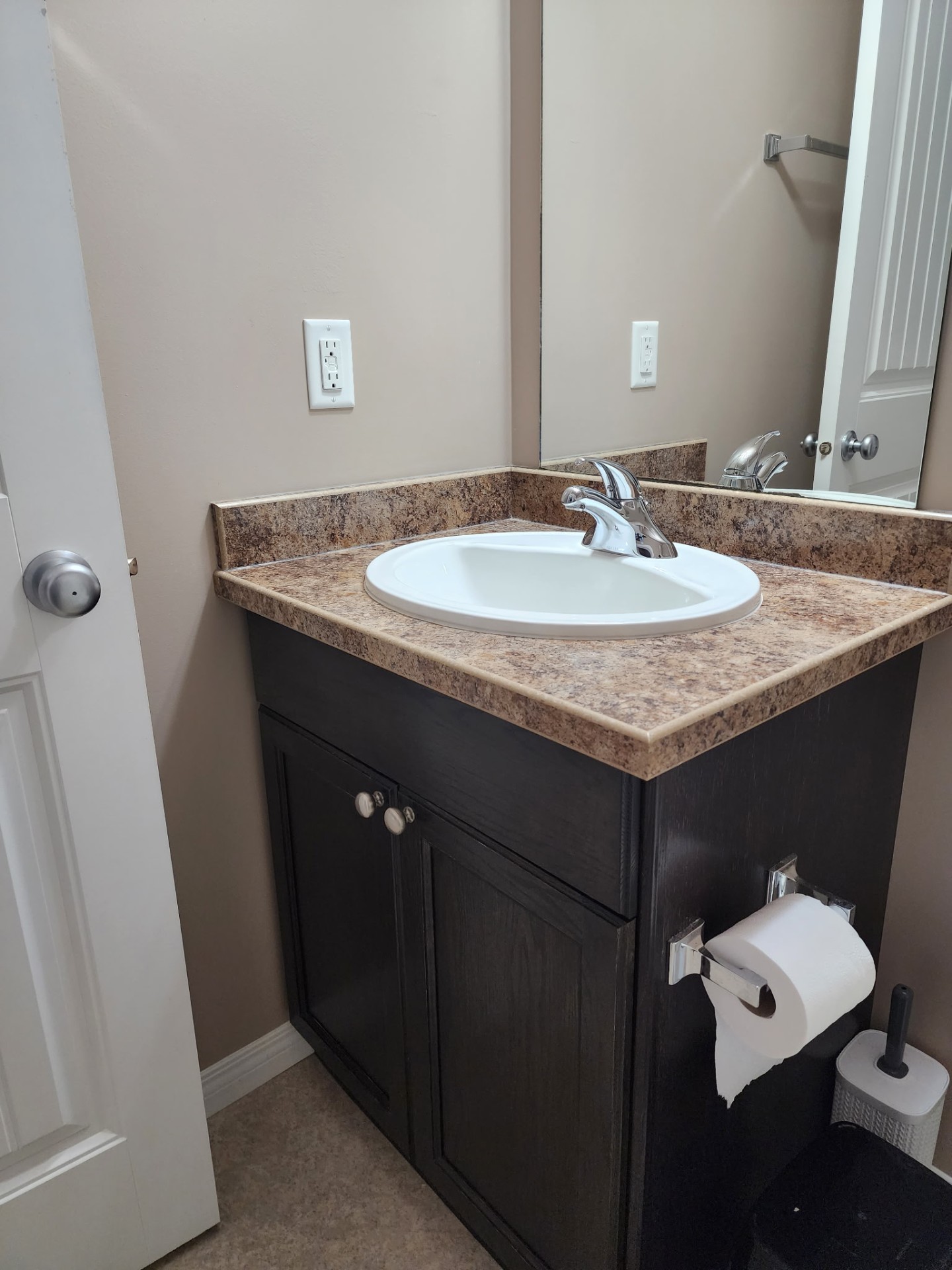 Powder room vanity, freshly cleaned